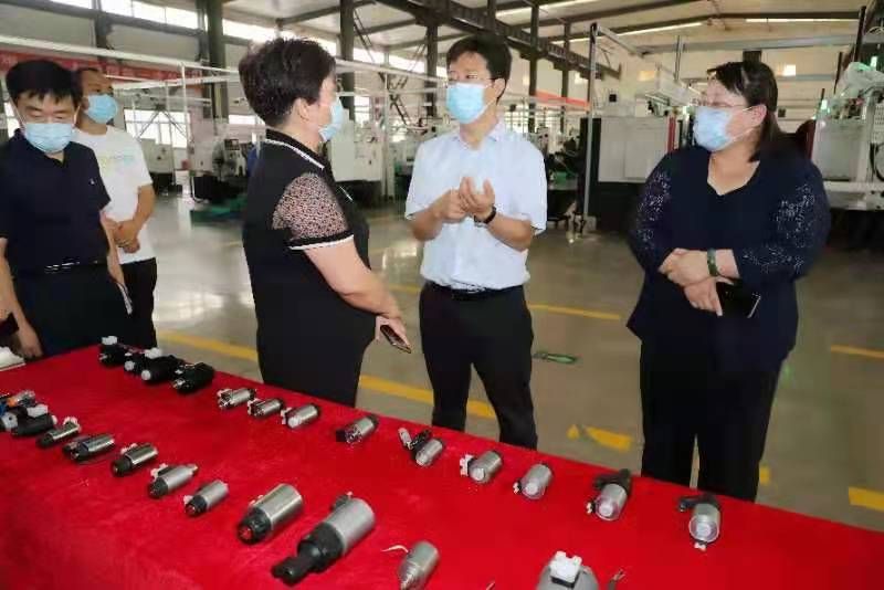 国产插比网安阳市市长高永一行莅临我公司参观调研